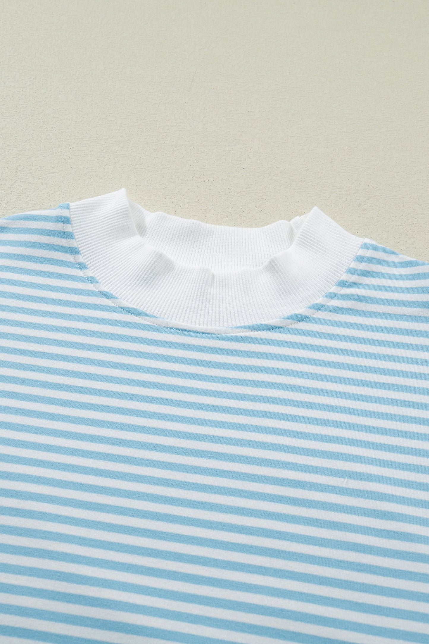 Green Stripe Cuffed Sleeve Contrast Mock Neck Tee Casual 2pcs Short Set